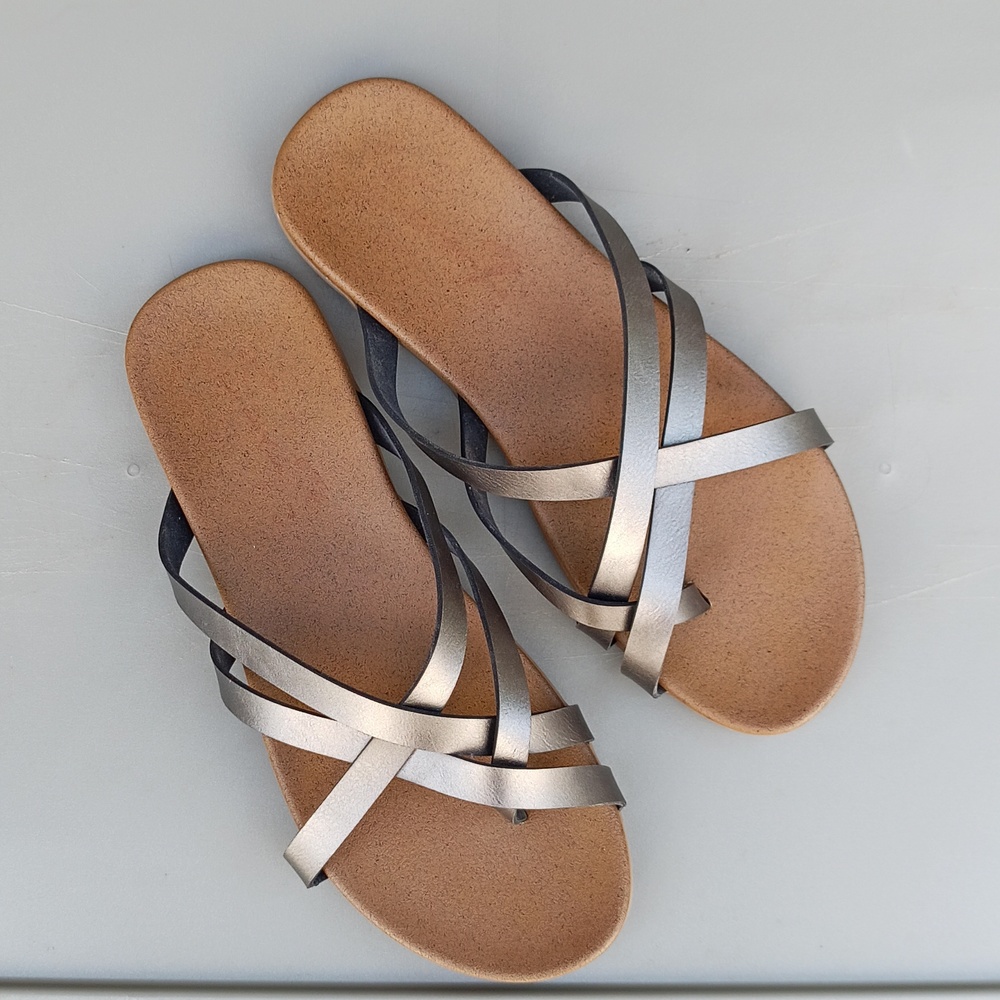 Seven7 Pewter Strappy Sandals | sz 7